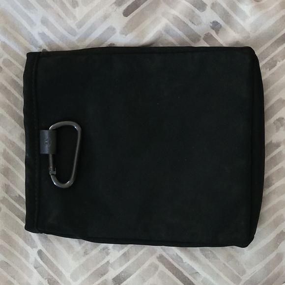 Monster DNA Pink & Black Headphones - Picture 11 of 14